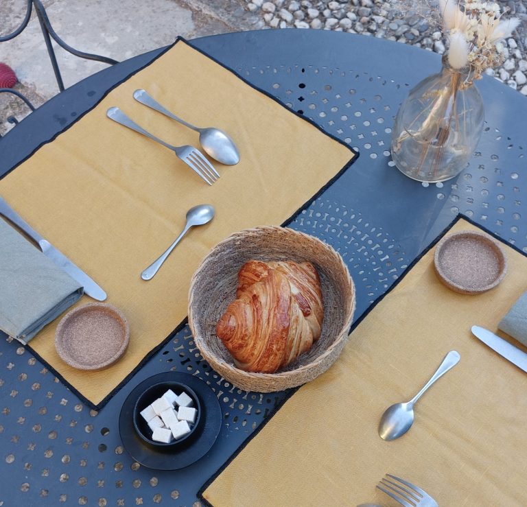 Table d'hôtes Table d'hôtes petit déjeuner maison 1643